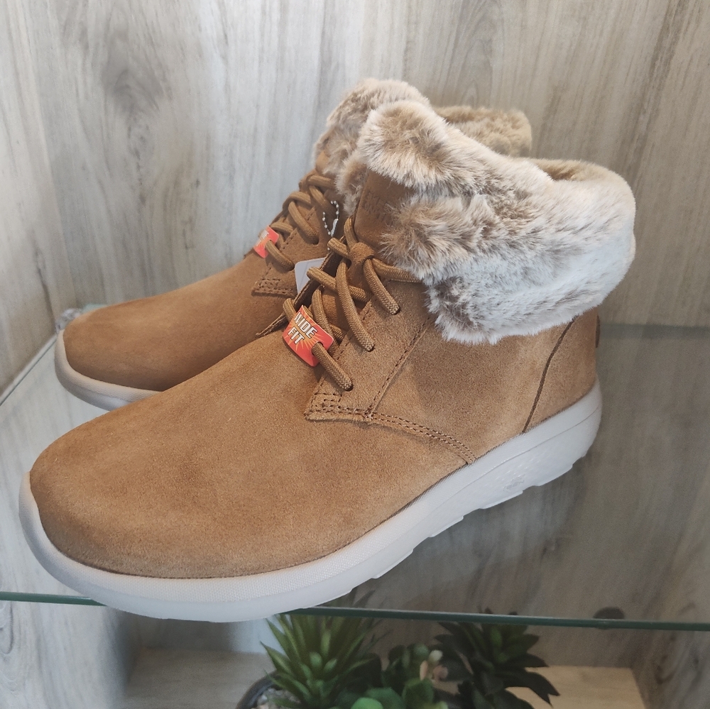 Nike Tan Winter Boots with Faux Fur